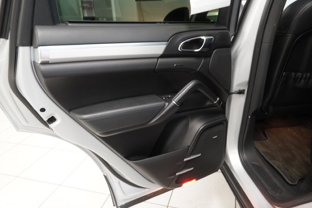 Used 2012 Porsche Cayenne AWD/4WD image 25