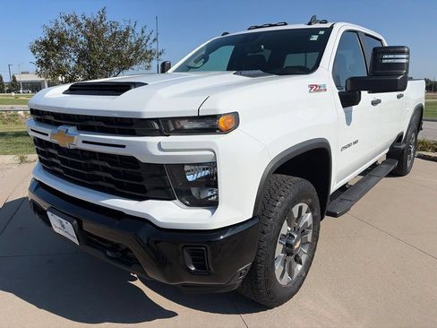 Used 2024 Chevrolet Silverado 2500 Custom w/ Custom Value Package AWD/4WD image 4