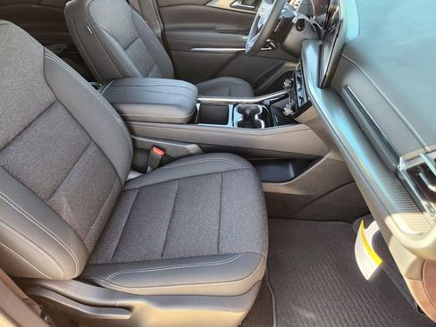 New 2025 Chevrolet Traverse LT w/ Driver Confidence Package FWD image 11