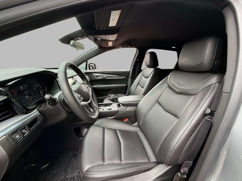Used 2024 Cadillac XT5 Luxury w/ LPO, Floor Liner Package AWD/4WD image 2
