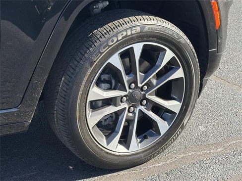 Used 2023 Jeep Grand Cherokee Overland w/ Luxury Tech Group IV image 5