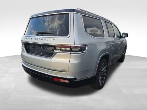 Used 2023 Jeep Grand Wagoneer Series II image 4