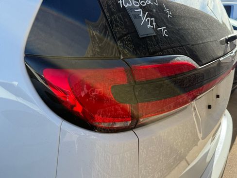 Used 2024 Chrysler Pacifica Touring-L FWD image 9