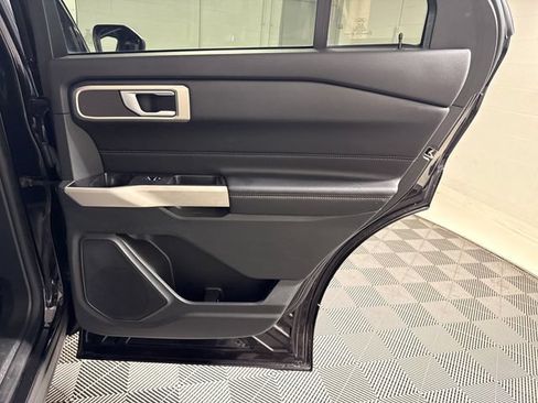 Used 2023 Ford Explorer XLT AWD/4WD image 17