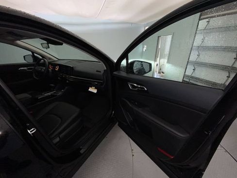 Used 2026 Kia Sportage EX FWD image 24