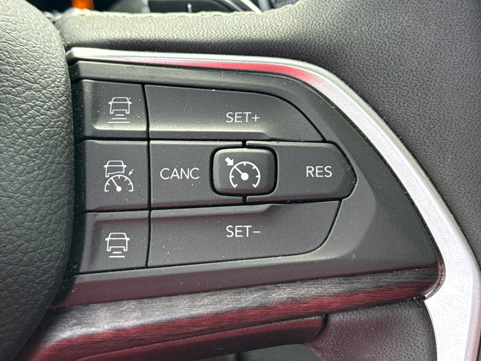 Used 2024 Jeep Grand Cherokee L Limited RWD image 27