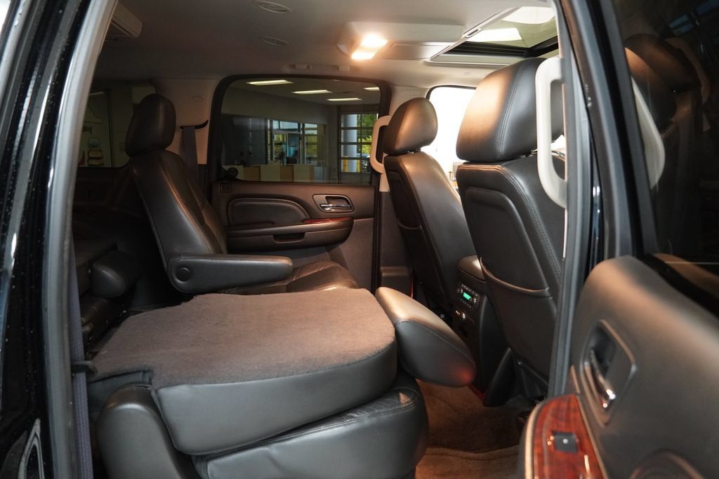 Used 2013 Cadillac Escalade ESV Premium AWD/4WD image 35
