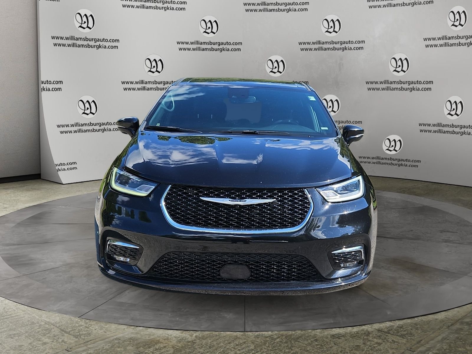 Used 2025 Chrysler Pacifica Select FWD image 8