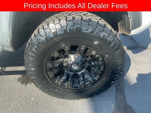Used 2020 Toyota Tacoma TRD Off-Road AWD/4WD image 22