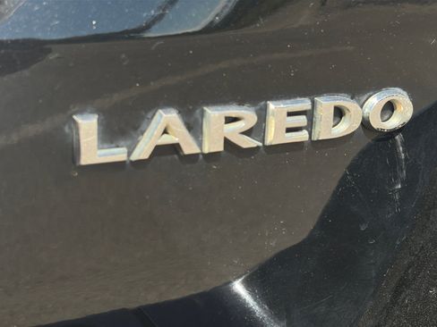 Used 2018 Jeep Grand Cherokee Laredo AWD/4WD image 32