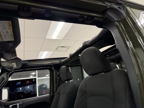 Used 2021 Jeep Wrangler Unlimited Sport image 42