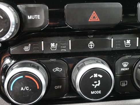 Used 2024 RAM 1500 Laramie RWD image 15