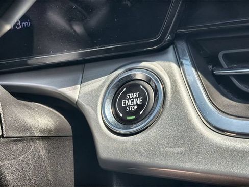 Used 2025 Chevrolet Trax LT FWD image 16