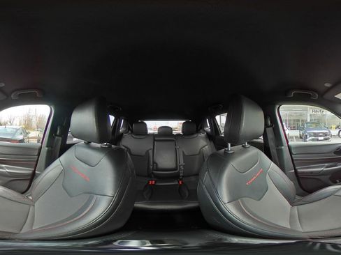 Used 2025 Jeep Compass Trailhawk image 37