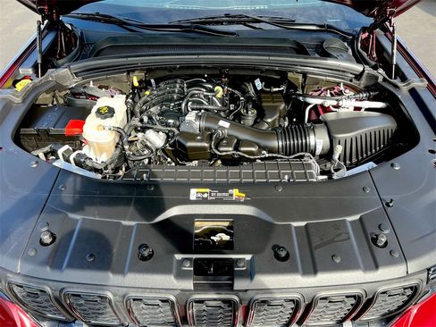 Used 2024 Jeep Grand Cherokee Altitude image 24