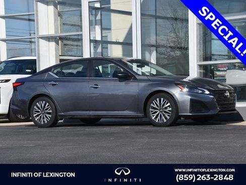 Used 2024 Nissan Altima 2.5 SV image 1