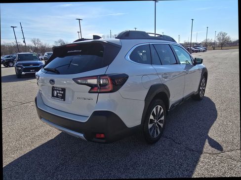 Used 2023 Subaru Outback Limited image 4