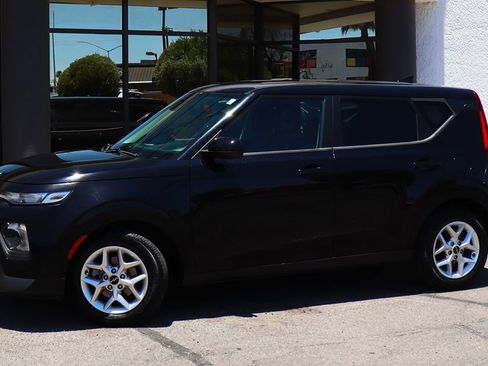 Used 2022 Kia Soul LX w/ Technology Package FWD image 4