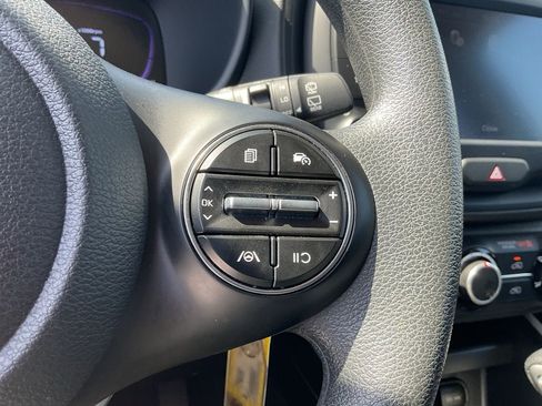 Used 2025 Kia Soul LX w/ LX Technology Package FWD image 32