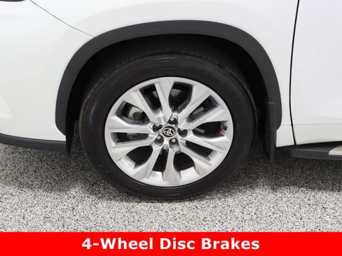 Used 2023 Toyota Highlander Limited image 11