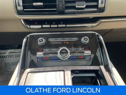 Certified 2024 Lincoln Navigator L Reserve AWD/4WD image 12