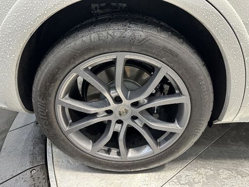 Certified 2025 Porsche Cayenne Turbo image 14