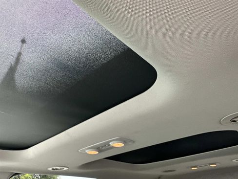 Used 2017 Chevrolet Traverse LT w/ Style and Technology Package image 15