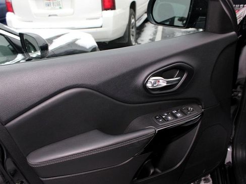 Used 2023 Jeep Cherokee Altitude Lux image 24