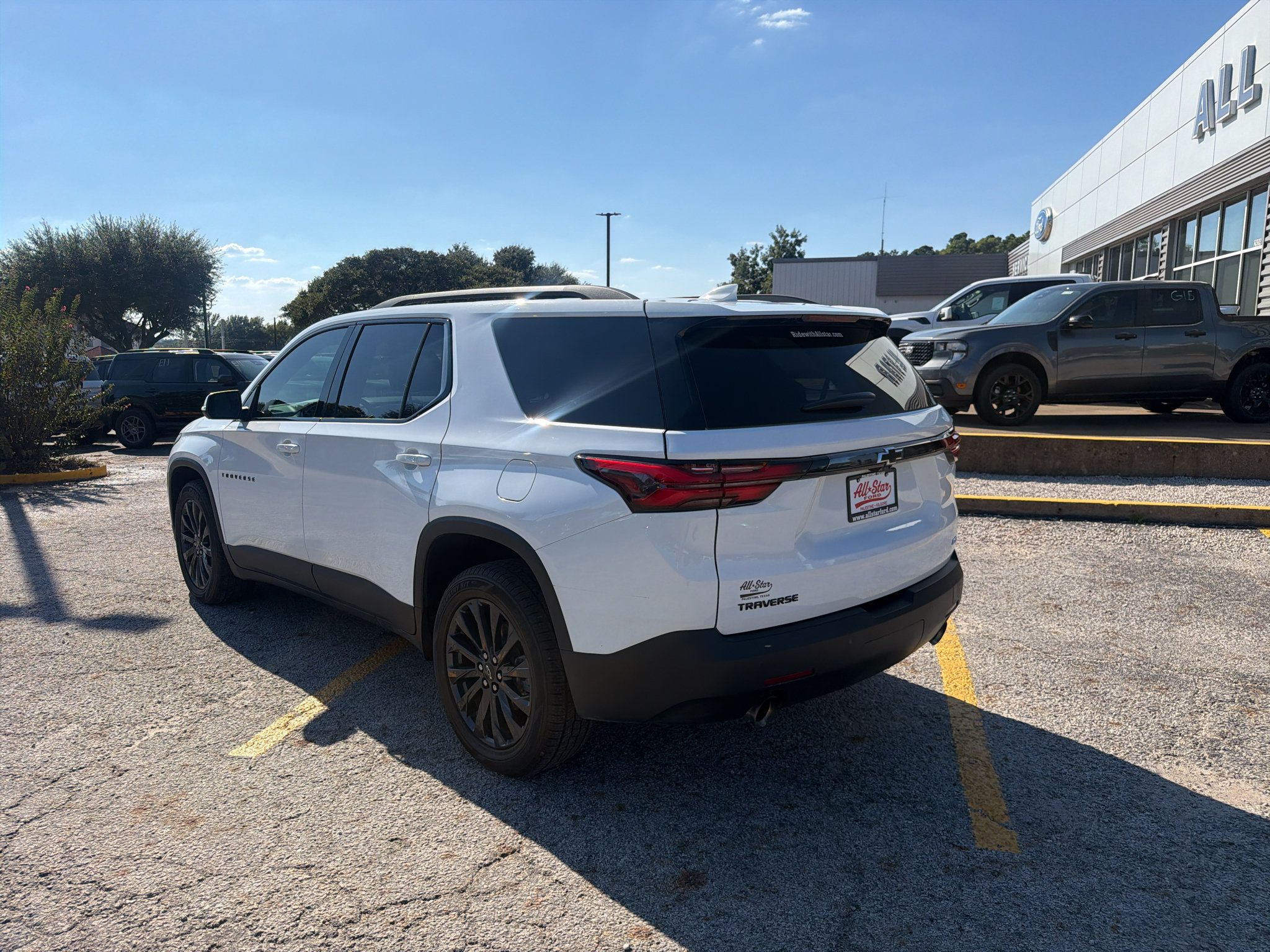 Used 2023 Chevrolet Traverse RS FWD image 7