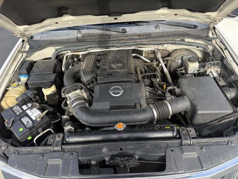 Used 2010 Nissan Frontier SE RWD image 21