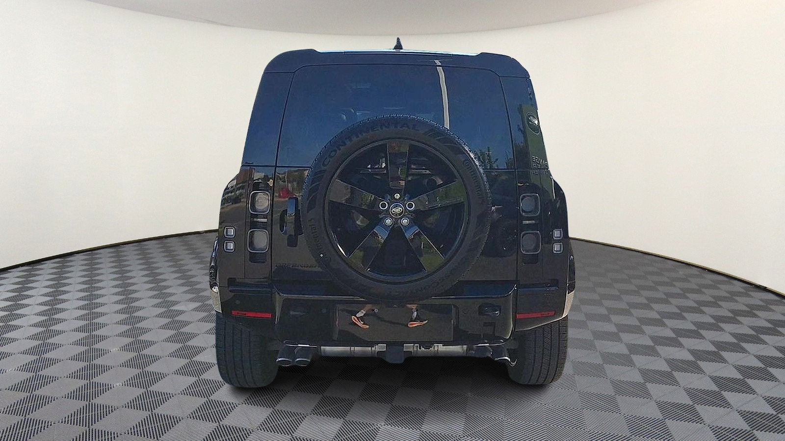 Certified 2025 Land Rover Defender 110 V8 AWD/4WD image 7