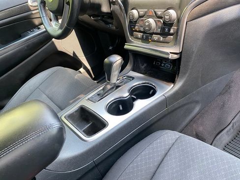 Used 2018 Jeep Grand Cherokee Laredo AWD/4WD image 34