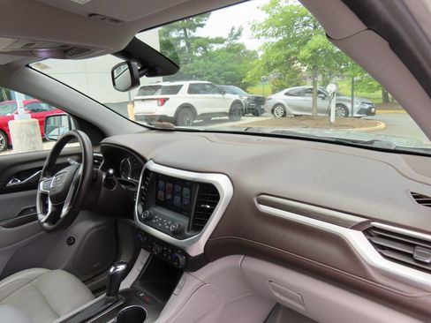 Used 2019 GMC Acadia SLT AWD/4WD image 17