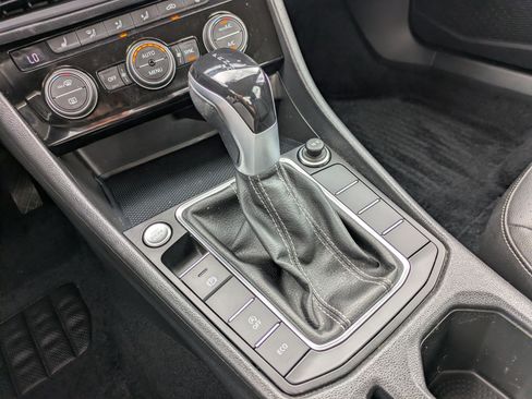 Used 2022 Volkswagen Jetta SE FWD image 28