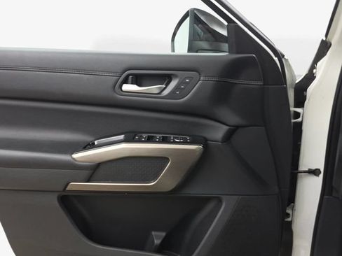 Used 2022 Nissan Pathfinder Platinum w/ Cargo Package FWD image 26