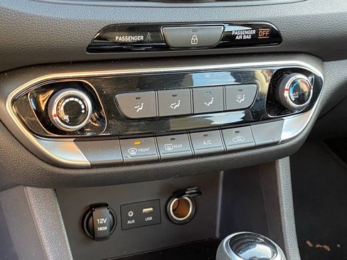 Used 2020 Hyundai Elantra GT image 13