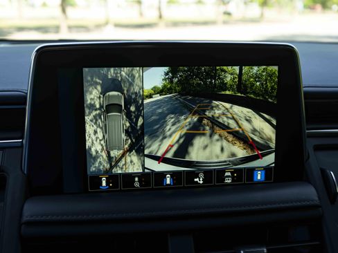 Used 2022 Chevrolet Tahoe Z71 w/ Z71 Off-Road Package image 32