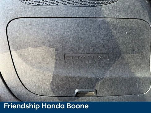 Used 2023 Chrysler Pacifica Limited w/ Uconnect Theater Family Group image 51