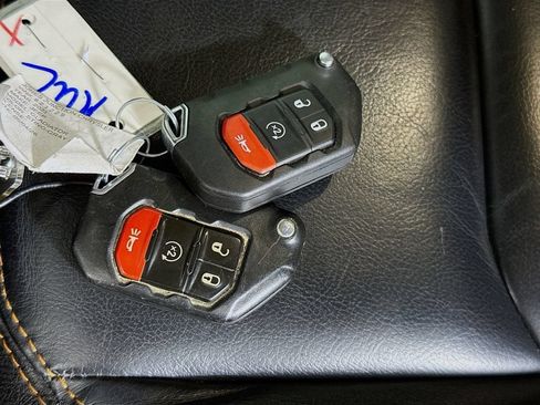 Used 2021 Jeep Gladiator Mojave w/ Dual Top Group AWD/4WD image 35
