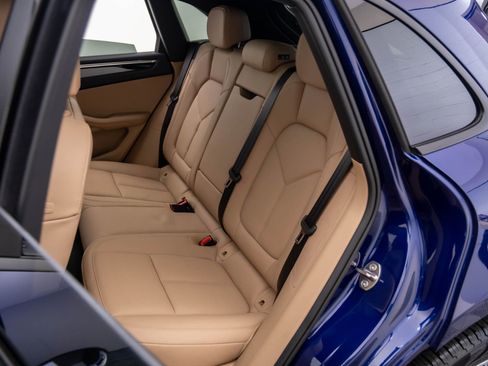 Certified 2025 Porsche Macan image 18