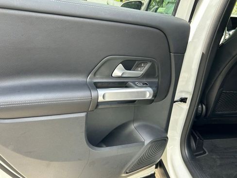 Used 2022 Mercedes-Benz GLB 250 w/ Premium Package Lite image 40