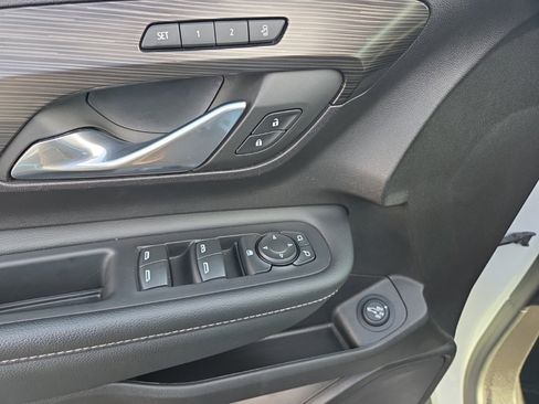 Used 2024 GMC Terrain SLT image 14