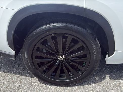 Used 2023 Toyota Highlander XSE image 12