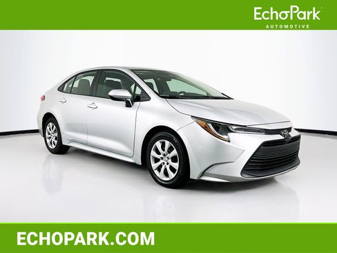 Used 2025 Toyota Corolla LE image 1
