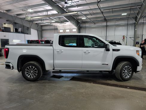 Used 2020 GMC Sierra 1500 AT4 w/ AT4 Premium Package AWD/4WD image 2