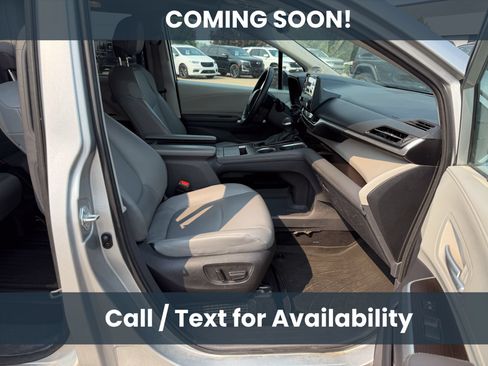 Used 2022 Toyota Sienna XLE w/ XLE Plus Package FWD image 12