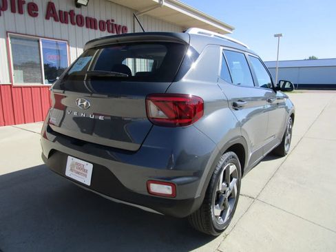Used 2025 Hyundai Venue SEL FWD image 10