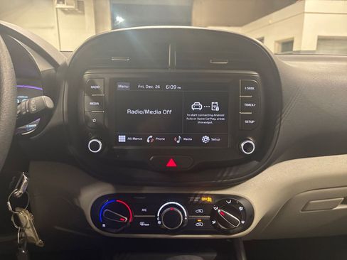 Used 2025 Kia Soul LX w/ LX Technology Package image 18