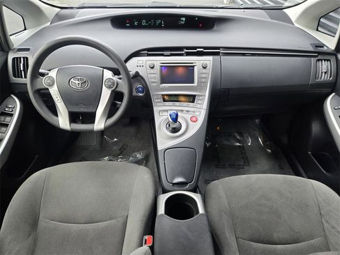 Used 2015 Toyota Prius Three image 11