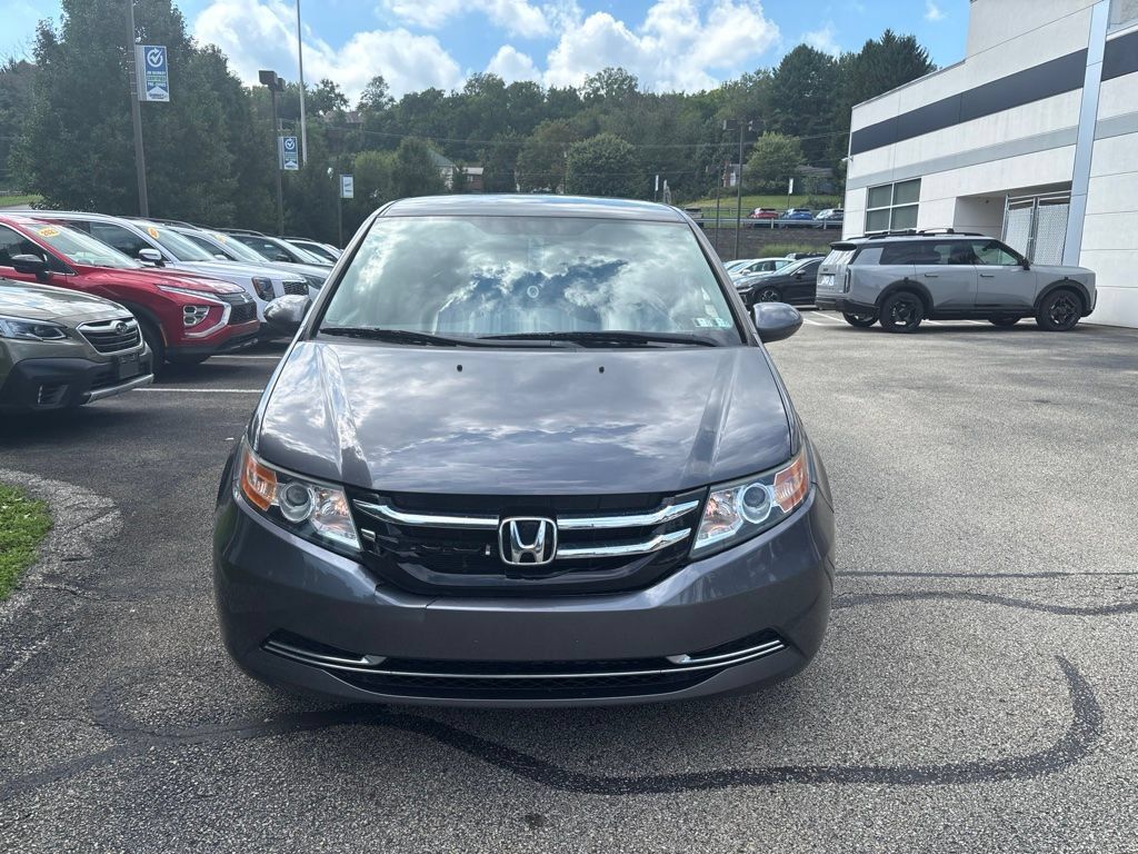 Used 2017 Honda Odyssey SE image 2